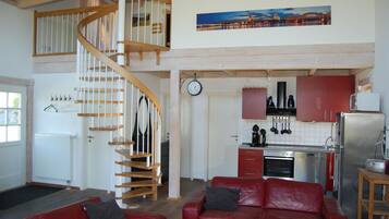 Smart-TV, Kamin, DVD-Player, Bücher