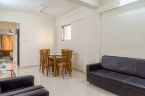 Living area - hotel bluebells (Mumbai)