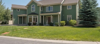 Gorgeous Park City Home - 5 Bedroom! Private Hot Tub