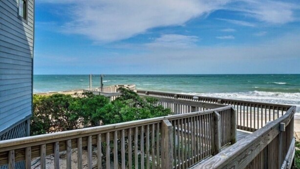 Property grounds - Oceanfront Escape - Private Beach Access – Pool – Spacious Balcony – Sleeps 6 (North Topsail Beach)