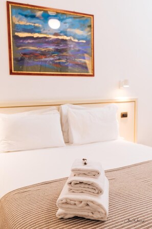 Minibar, Schreibtisch, schallisolierte Zimmer, Bügeleisen/Bügelbrett