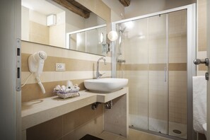 Comfort Double or Twin Room | Bathroom | Hair dryer, bathrobes, bidet, heated floors - Corte dei Soavi (Soave)