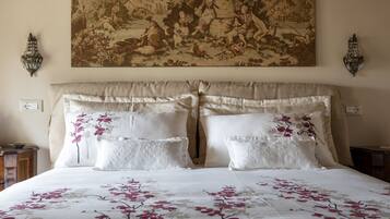 Habitació doble o amb dos llits individuals clàssica | 1 dormitori, minibar, mobiliari individual i escriptori