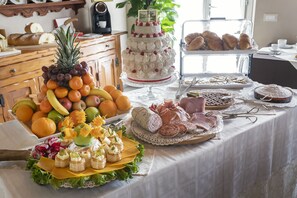 Free daily buffet breakfast  - Corte dei Soavi (Soave)