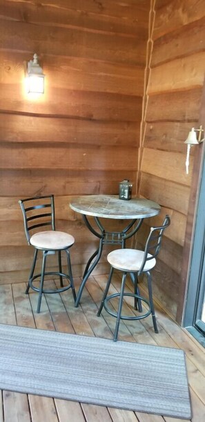 Dining - Piper's Point on Lake Julia (Hiles)