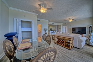 Condo, 2 Bedrooms | Dining
