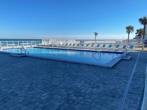 Piscina all'aperto, una piscina riscaldata