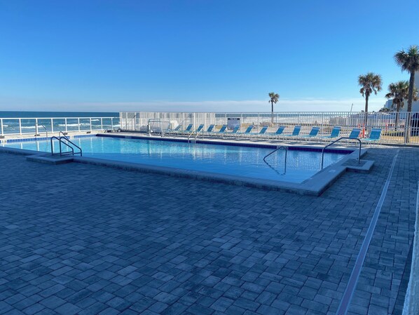 Piscine extérieure, piscine chauffée