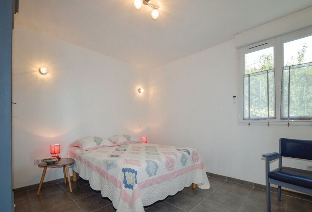 cozy nest quiet and in the green near the center of Ajaccio.