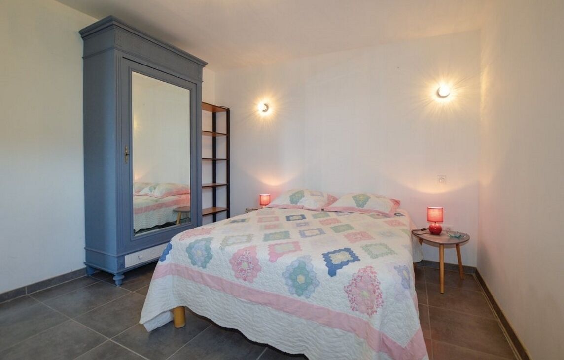 cozy nest quiet and in the green near the center of Ajaccio.