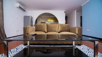 Apartemen | Ruang keluarga | TV