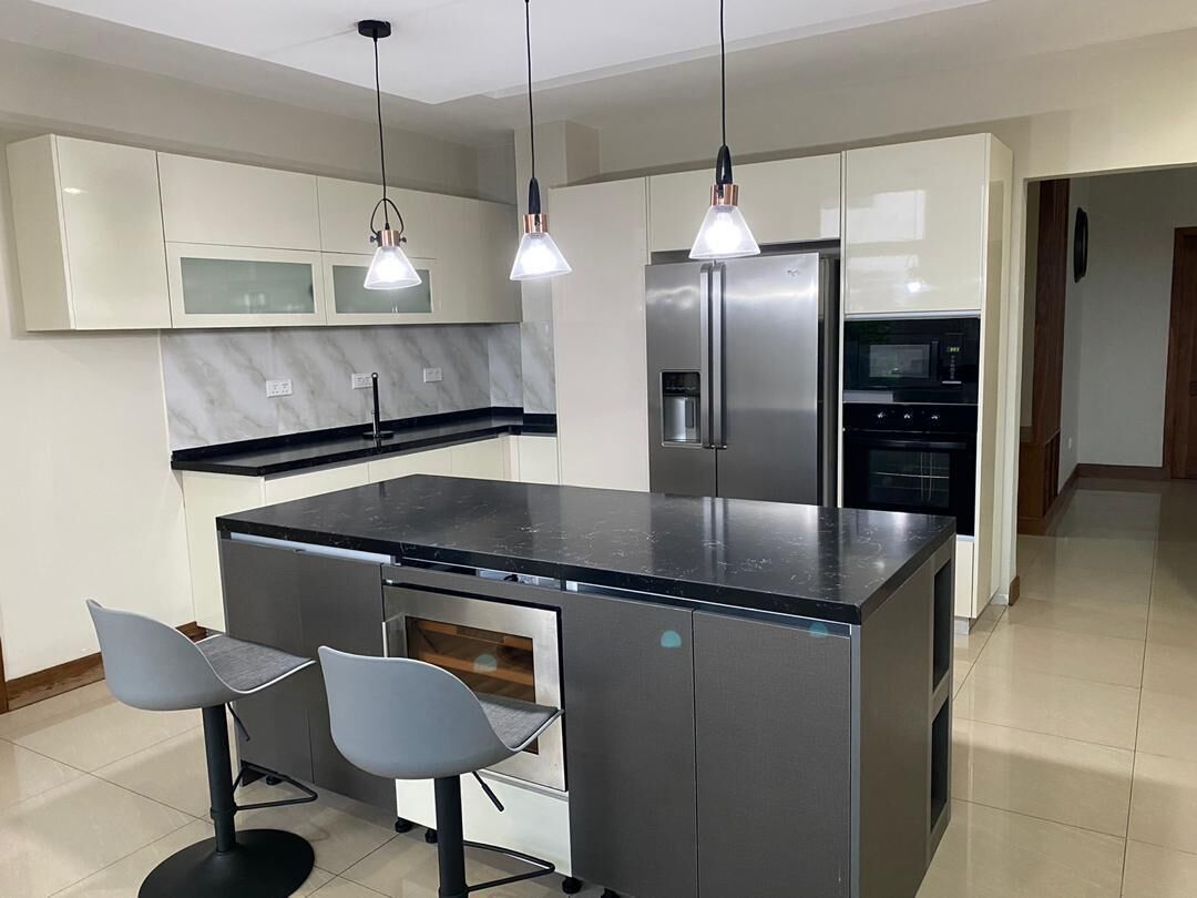 Executive Loft | Private kitchen | Fridge, microwave, oven, stovetop