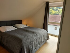 2 bedrooms, in-room safe, desk, free WiFi