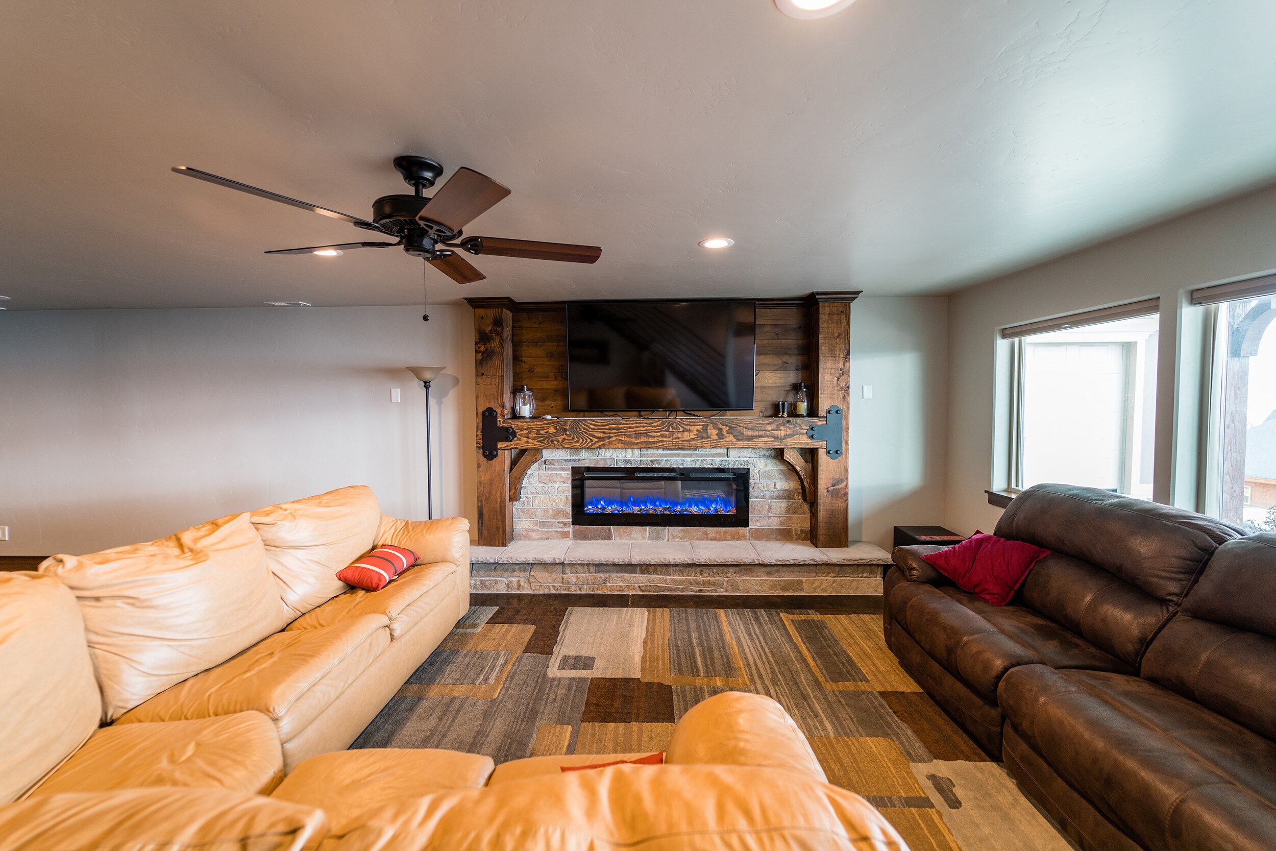 Beautiful Cabin close to town and the State Marina