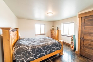 8 bedrooms, iron/ironing board, WiFi, bed sheets