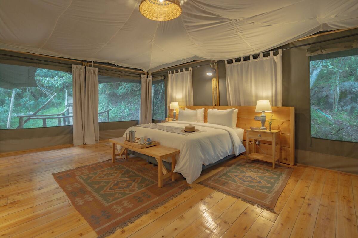 Tienda romántica, 1 habitación, chimenea | Ropa de cama de alta calidad, edredones de plumas, escritorio