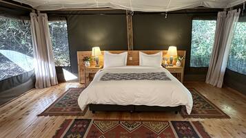 Tente Romantique, 1 chambre, cheminée | 1 chambre, décoration personnalisée, ameublement personnalisé