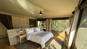 Tienda de campaña de luna de miel, 1 habitación, chimenea | Decoración personalizada y muebles diferentes