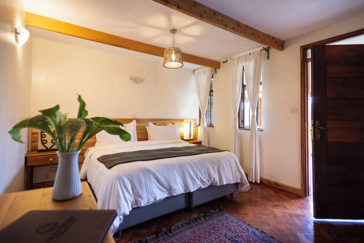 Ropa de cama de alta calidad, edredones de plumas, escritorio
