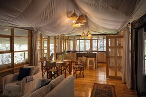 Cafetera/tetera, tetera/pava eléctrica, tostadora, utensilios de cocina