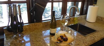 THE NEST - GARAGE/STUDIO