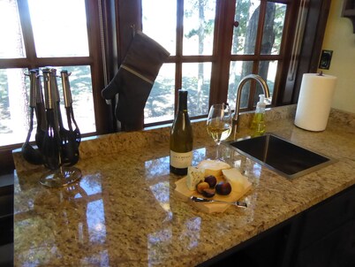 THE NEST - GARAGE/STUDIO