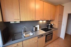 Køleskab, ovn, kogeplade, opvaskemaskine