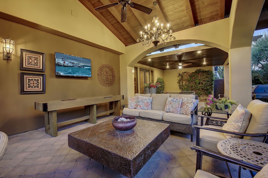 Tuscany: Pool, Spa, Fire Pit, Ping Pong Games - Indio, CA