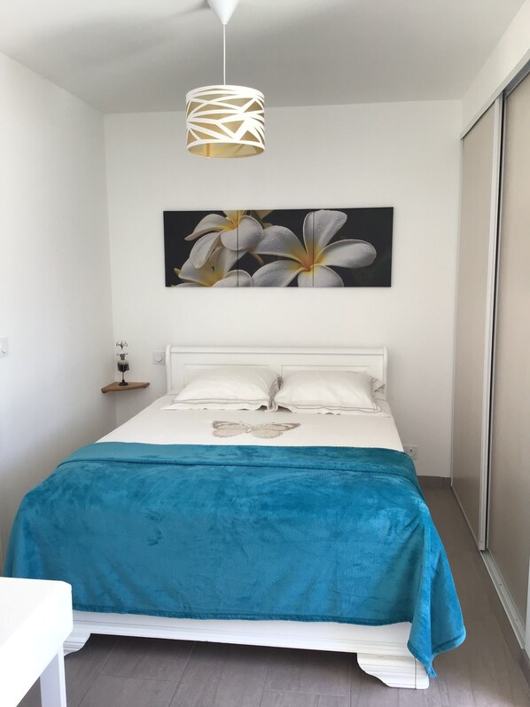 1 bedroom, desk, free WiFi, bed sheets