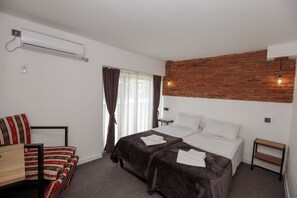 City Double or Twin Room | Egyptian cotton sheets, premium bedding, down duvets - Same (Tbilisi)