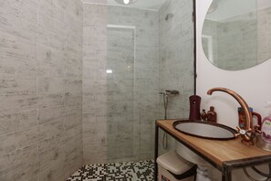 Economy Double Room | Bilik Mandi | Pancuran mandi, hulu semburan hidrourut 
