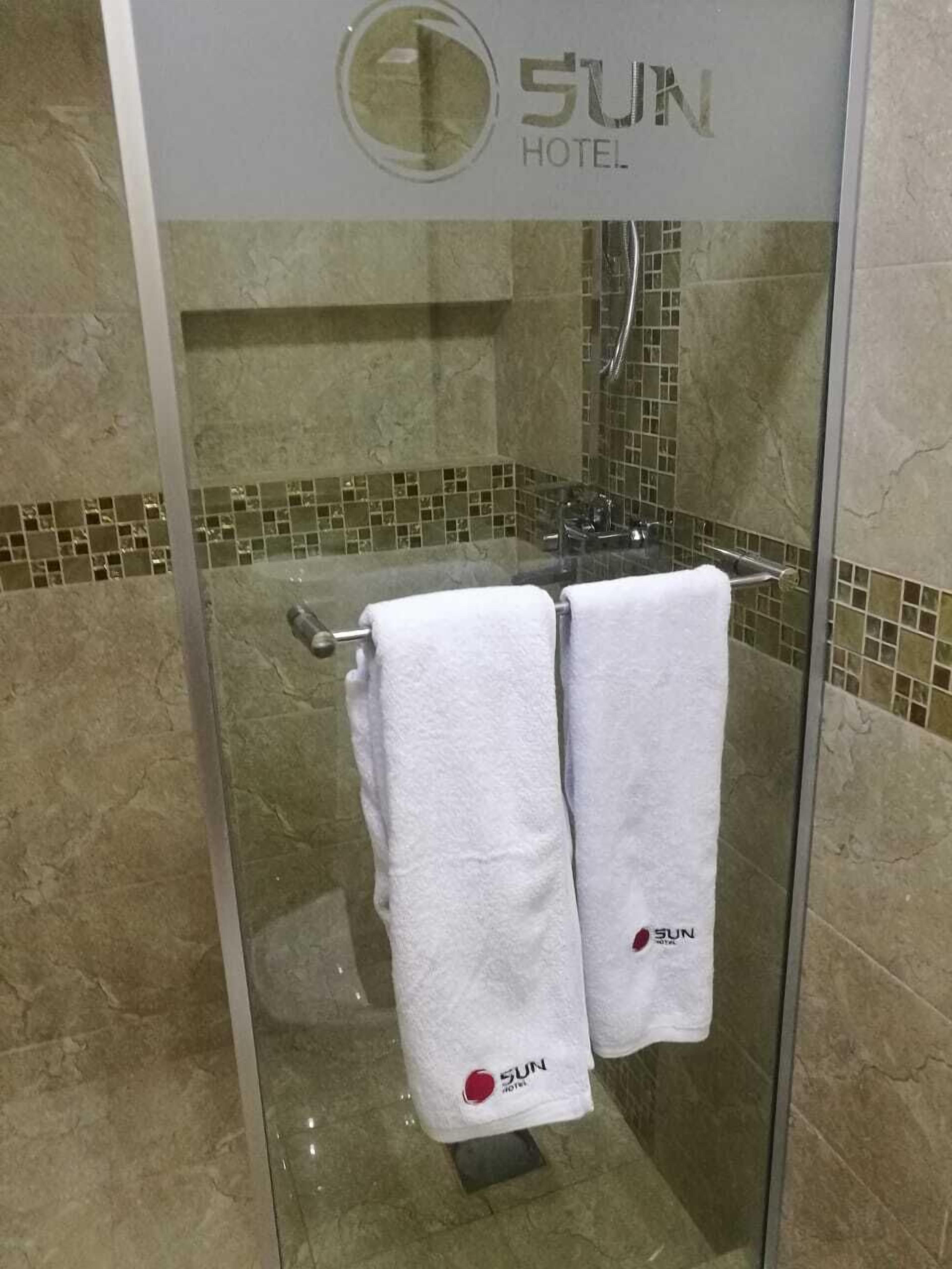 shower, rainfall showerhead, free toiletries, slippers