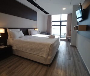 Executive-huone | Ylelliset vuodevaatteet, untuvapeitot