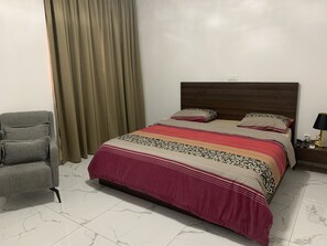 3 bedrooms, iron/ironing board, WiFi, bed sheets