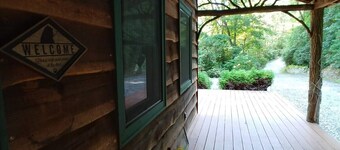 Beautiful 2 bedroom / 2 bathroom cabin with a loft!!