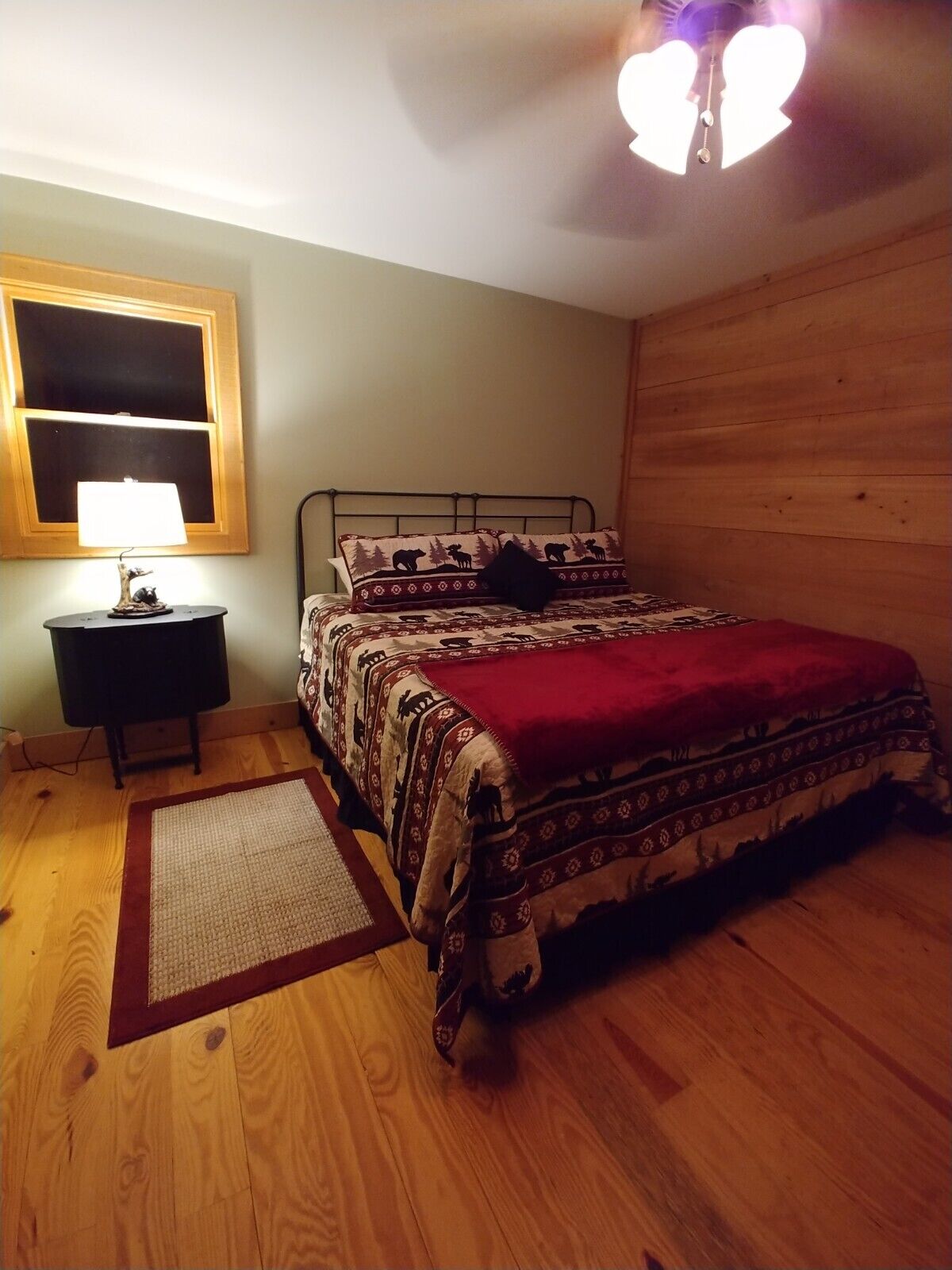 Beautiful 2 bedroom / 2 bathroom cabin with a loft!!
