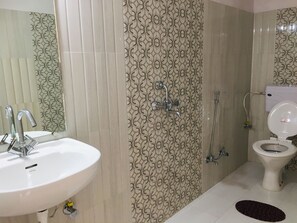 タオル、トイレットペーパー