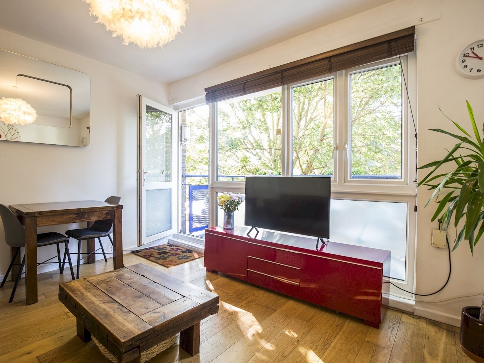 Pass the Keys | Peckham Bright Balcony Apartment