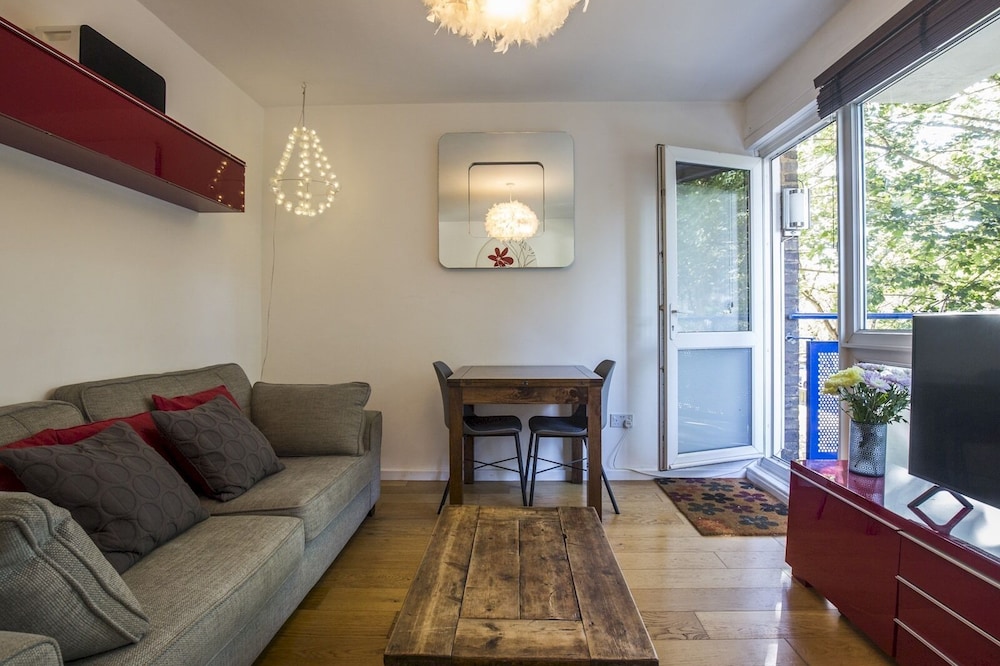 Pass the Keys | Peckham Bright Balcony Apartment
