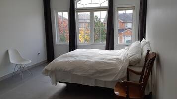 3 bedrooms, in-room safe, iron/ironing board, free WiFi