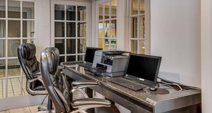 Econo Lodge Whitehall near Michigan's Adventure