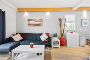 Smart TV - European Village Romantic Getaway! (Palm Coast)