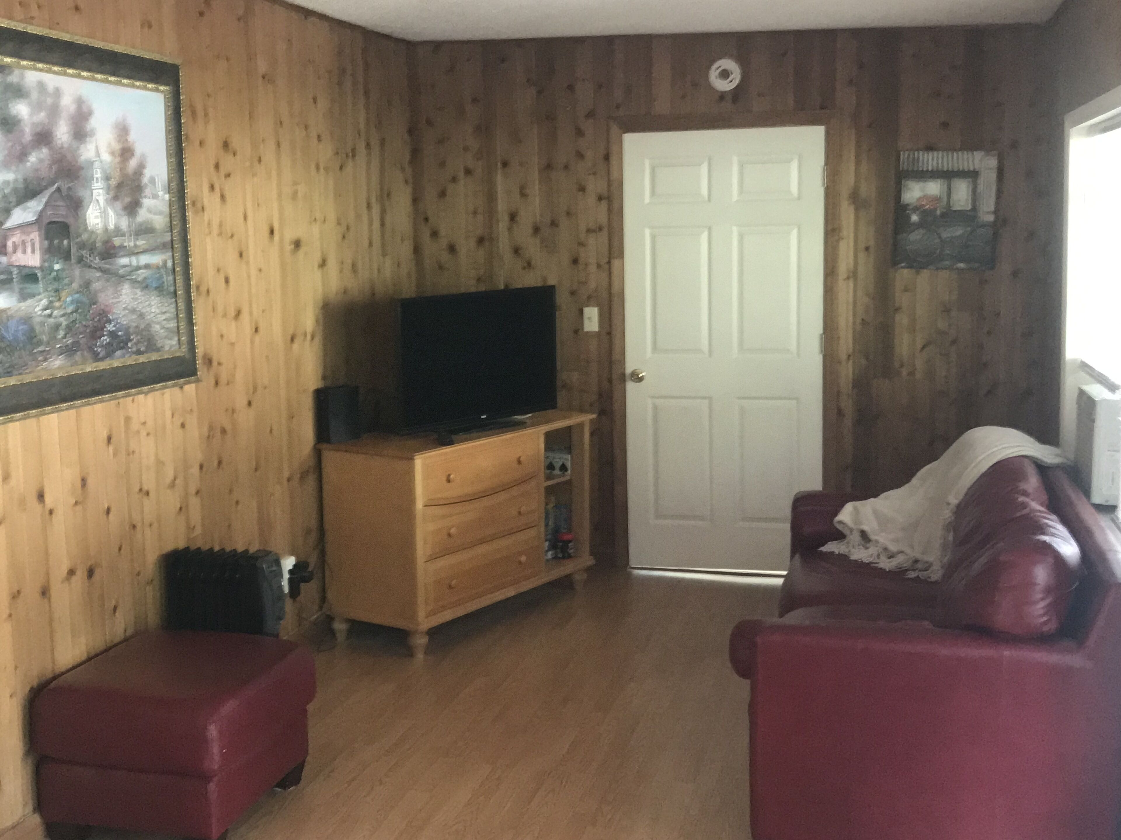 Cozy Creekside Cabin w/Hot Tub Close to Asheville