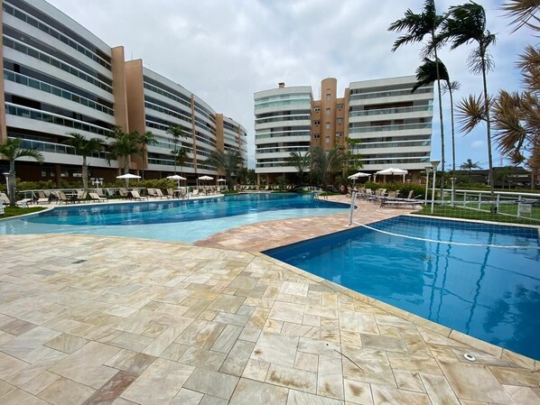 Lämmitetty uima-allas