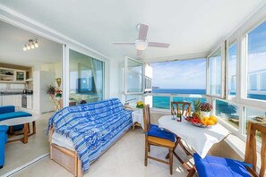 Dining - On the beach, with pool ! Super sea view, fiber optic internet, air conditioning (Cala Millor / Mallorca)