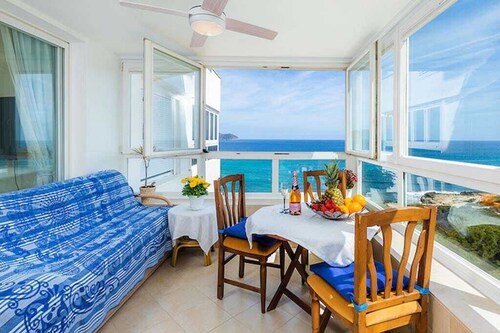 On the beach, with pool ! Super sea view, fiber optic internet, air conditioning