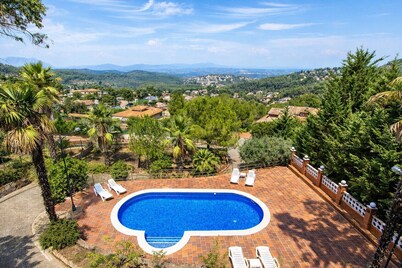 Elegant Mountain Villa just 30km to Barcelona