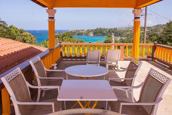 Outdoor dining - Genie by the Seaside fully furnished 3 bedroom house with ocean views (Rio Nuevo)