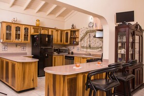 Microwave, coffee/tea maker, cookware/dishes/utensils - Genie by the Seaside fully furnished 3 bedroom house with ocean views (Rio Nuevo)
