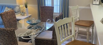 Beau et lumineux Condo proche de tous!  Un golf, une plage, un paradis du shopping!